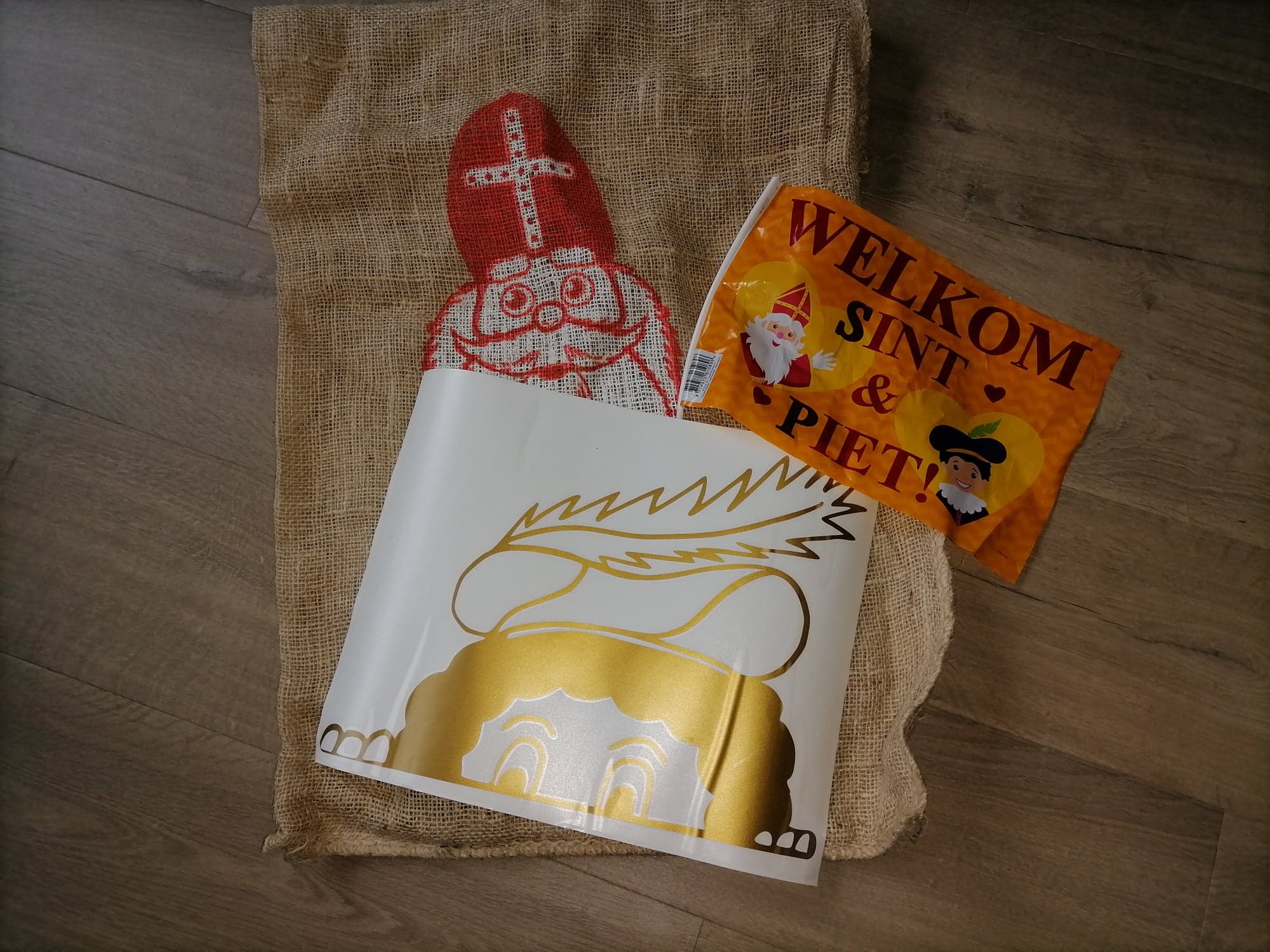 Win een gouden gluurpietje.