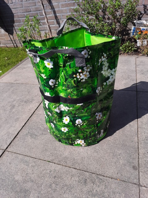 Aardappelen poten in een kweekzak.